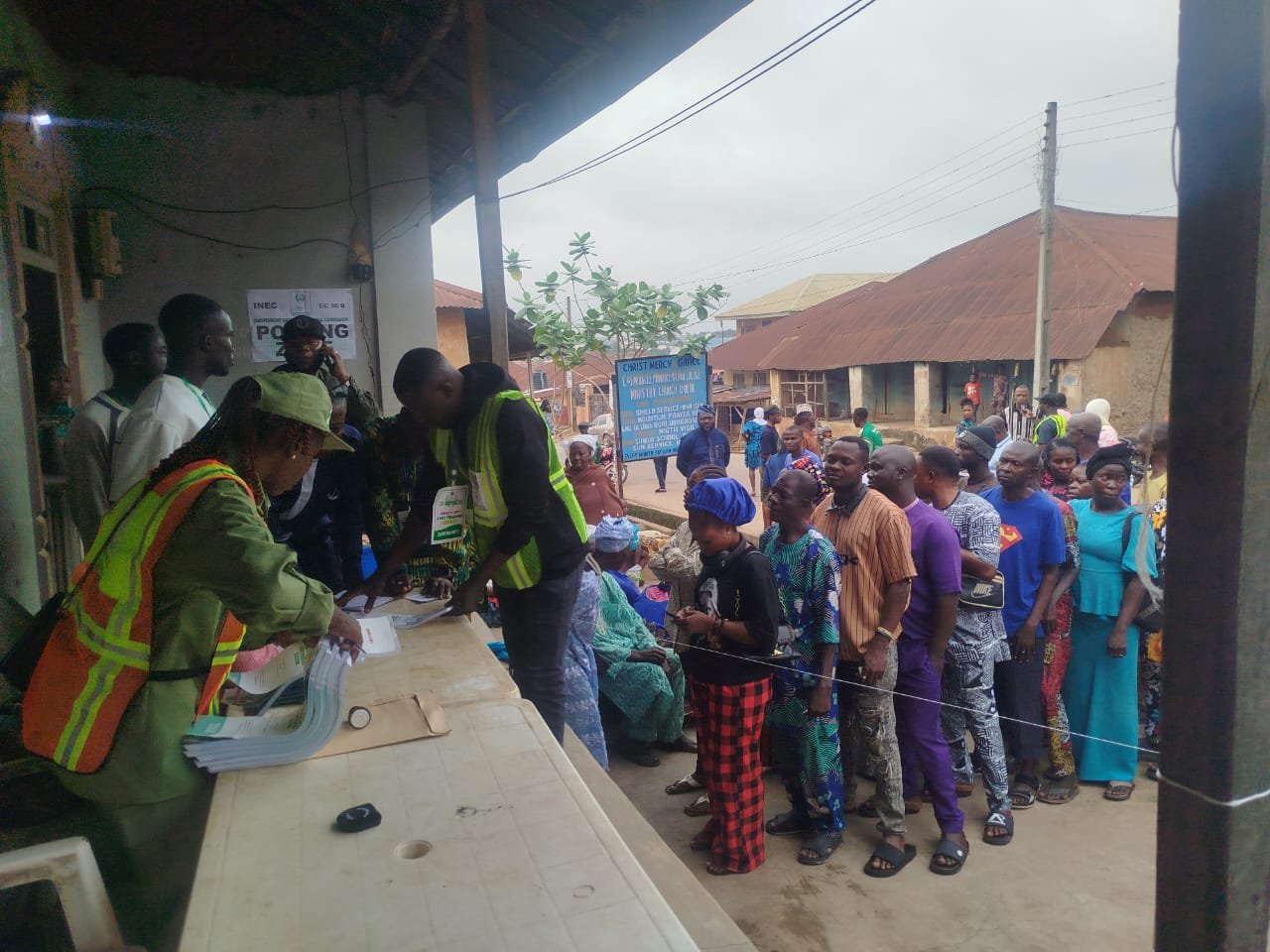 Massive Turnout As Electorates Arrive Early At Ward 8, Unit 7, Ilesa East PU